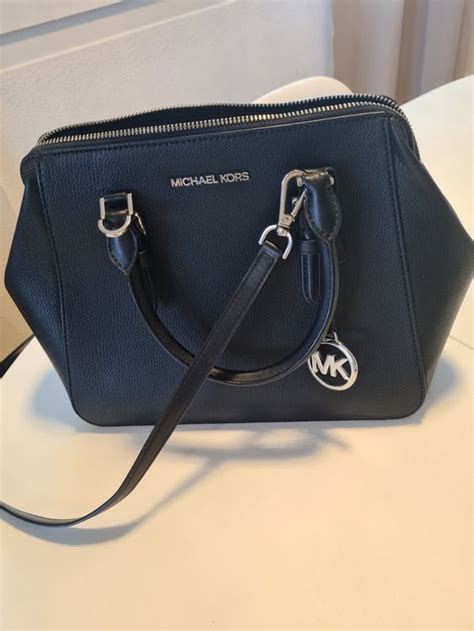 michael kors schwarze lack handtasche